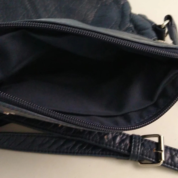 Liz Claiborne/Navy/Cross/body bag/5 Zipper Pocket/6 Open pockets/Silver hardware - Picture 11 of 15